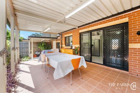 Beautiful Two Bedroom Town House - Photo 3