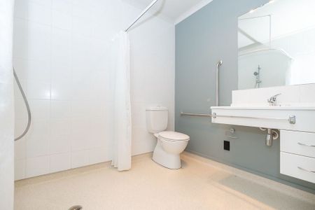 Charming 2BR Unit in Enderley! - Photo 5