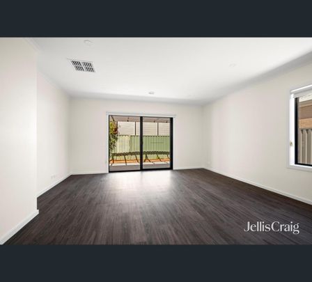 3/15 Limetree Way, Lake Gardens, Vic 3355 - Photo 1