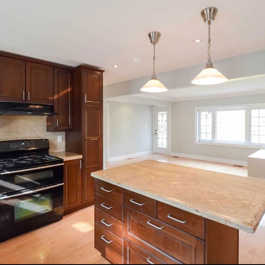 For Lease - 526 Poplar Avenue, Ajax, Ontario - Photo 1