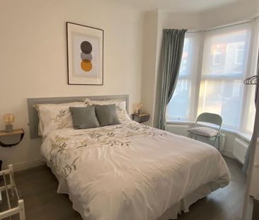 18 Lisburn Avenue, Belfast, BT9 7FX - Photo 2