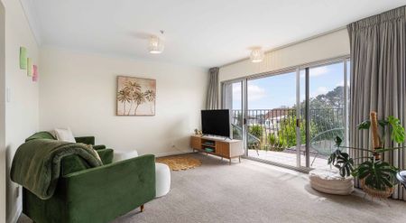 Elevated, quiet and central Remuera - Photo 2