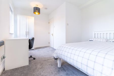 Hunters Place, Spital Tongues - Photo 3