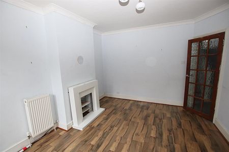 3 bedroom Terraced House to let - Photo 4