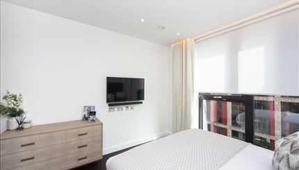 A two-bedroom, two-bathroom apartment is Nine Elms on London’s iconic South Bank, London, SW11 - Photo 5