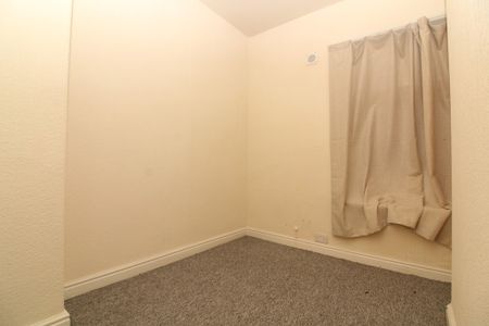 2 Bedroom Mid Terraced House - Photo 5