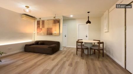 Room in a shared 4-bedroom apartment for rent in El Camp d'en Grassot i Gracia Nova, couples allowed. - Photo 4