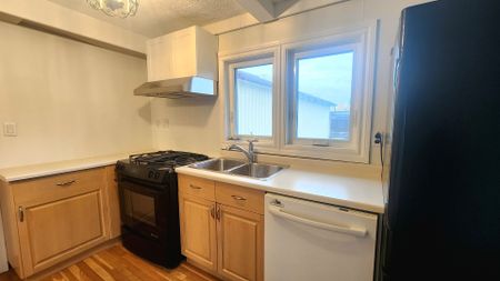 For Lease - 20812 Dalton Road, Georgina, Ontario - Photo 3