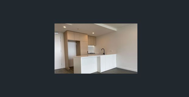 Modern Comfort and Style in Prime Ivanhoe Location with light filled 2 bedroom residence. - Photo 1