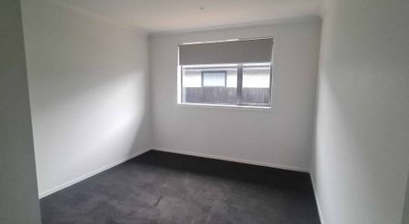 Modern & Stylish Home in Lockerbie Estate - Photo 2