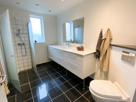 Renoveret og delevenlig 4-værelses lejlighed i Aalborg centrum - Foto 3