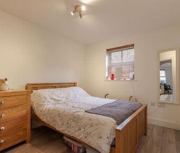 Byewaters, Watford, Hertfordshire, WD18 - Photo 4