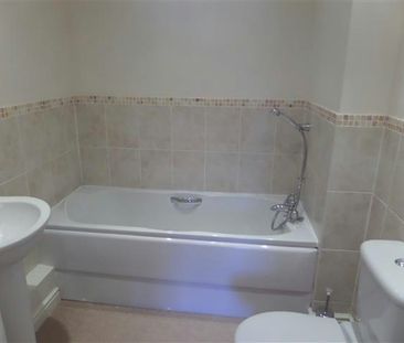 Flat to rent on - Photo 1