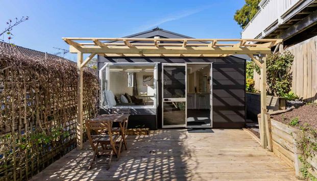 Cute and Central in Hillsborough. - Photo 1