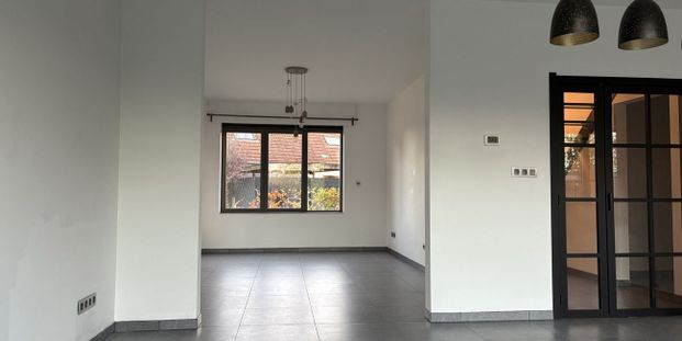 Woning te huur in Kortrijk-Dutsel voor € 1.600 met 3 slaapkamers - Foto 1