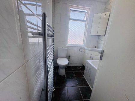 3 bedroom terraced house to rent - Photo 4