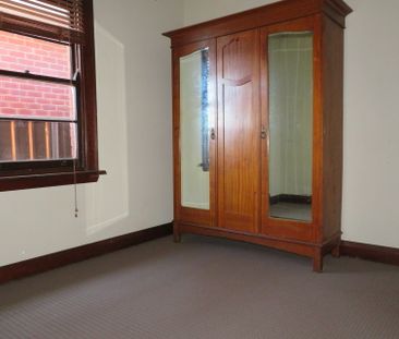 BEAUTIFULLY MAINTAINED AND CENTRAL HOME! - Photo 4