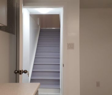 For Lease - 65 Canarvan Court, Brampton, Ontario - Photo 6