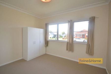 GREAT LOCATION, ROOM FOR ALL THE FAMILY! - Photo 5