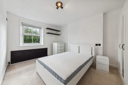 St John’s Hill, Clapham SW11 - Photo 2