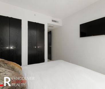 Townhouse in Downtown Vancouver, BC - Photo 3