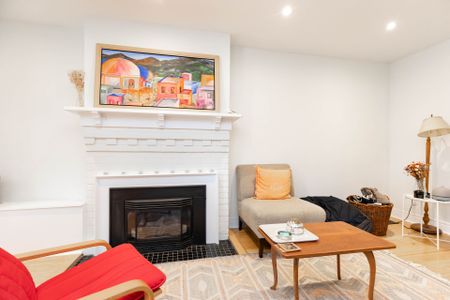 For Lease - 2338 1/2 Queen Street Unit# Main, Toronto, Ontario - Photo 3