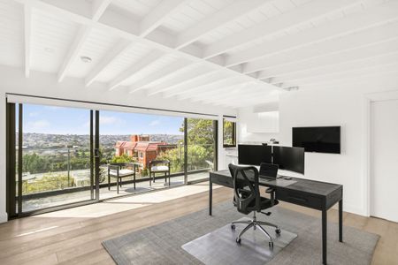 FAMILY HOME WITH HARBOUR VIEWS - Photo 4