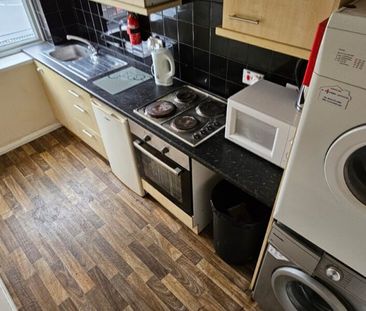 Flat 1, Irwin Approach, Halton, Leeds, LS15 0DW - Photo 2