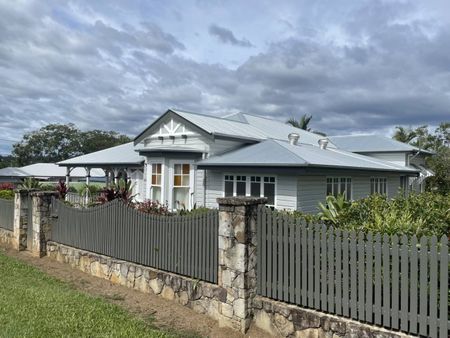 Grand Queenslander in the Heart of Cooroy - Photo 2