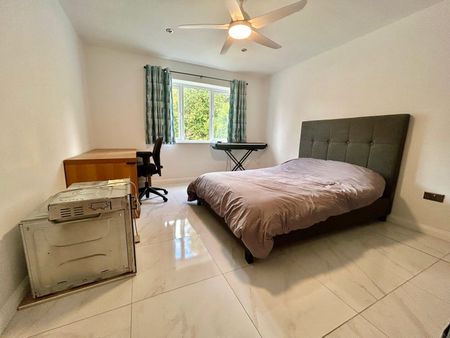 Aldershot Road, Fleet, Hampshire, GU51 - Photo 2