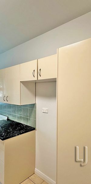 Spacious Two Bedroom Unit in the Heart of Punchbowl! - Photo 1