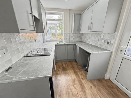 Racecourse Crescent, Monkmoor, Shrewsbury, SY2 5BW - Photo 5