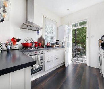 3 bedroom flat to rent - Photo 1