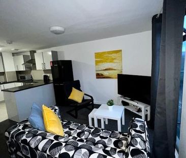 1 bedroom in a flat share to rent - Photo 4