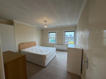 3 bedroom flat to rent - Photo 3
