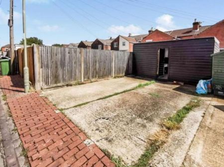 3 bedroom terraced house to rent - Photo 2