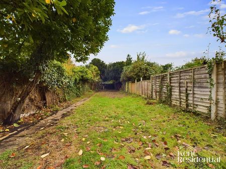 3 bed house to rent in St Philips Avenue, Maidstone, ME15 - Photo 5