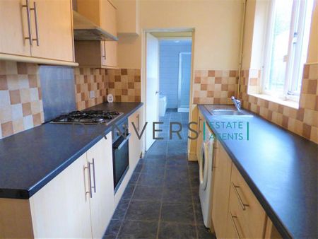 4 bedroom terraced house to rent - Photo 5