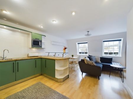 St. Georges Place, Cheltenham - Photo 2