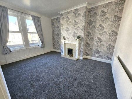 3 bedroom flat to rent - Photo 3