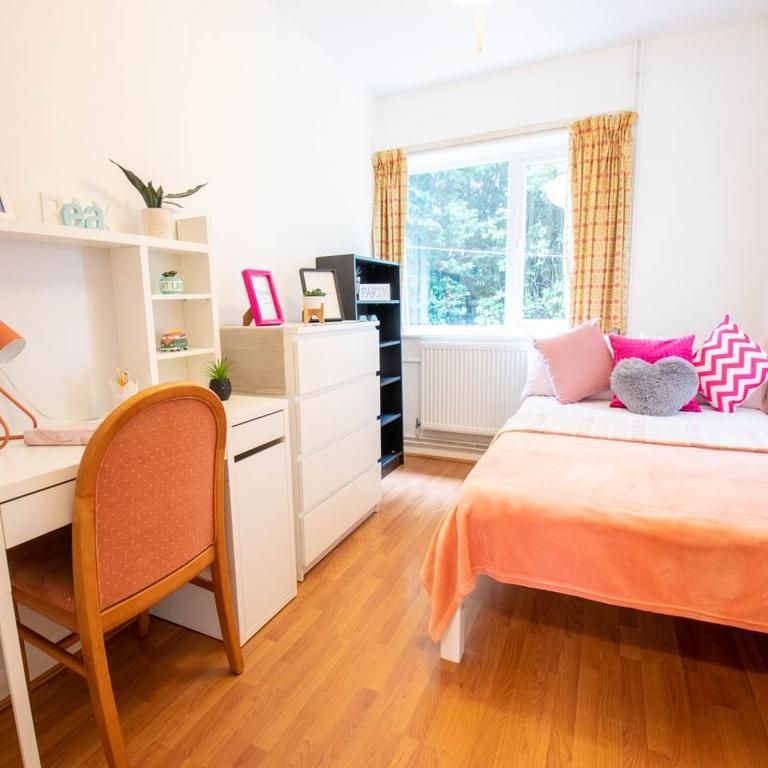 5 bedroom house to rent - Photo 1