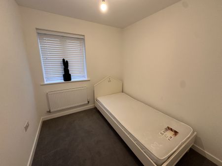 Vickers Road, Bury St. Edmunds, Beck Row - Photo 2