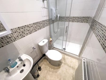 4 bedroom terraced house to rent - Photo 2