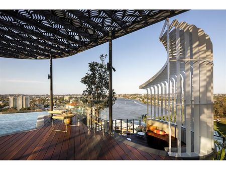 Valencia Residences - Photo 2