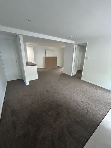 Newly Renovated 4Bedroom Home with Ample Parking! - Photo 4