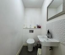 4 bedroom semi-detached house to rent - Photo 5