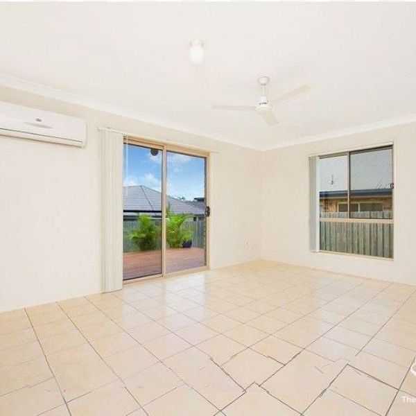 $ 560.00 PW $ B/R / Two Living Areas - Photo 1