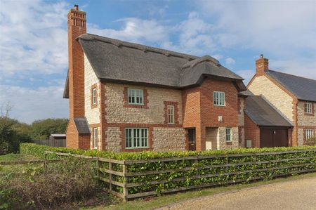 Chimney Pier Cottage, 1 Park Farm Close, Ambrosden - Photo 5