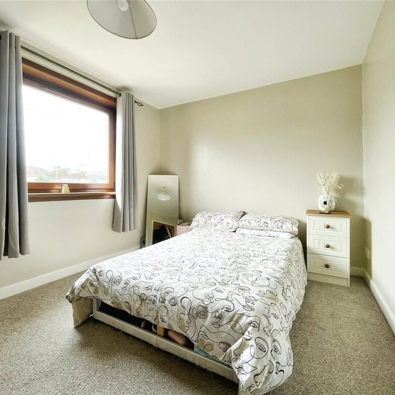 2 bedroom end of terrace house to rent - Photo 1