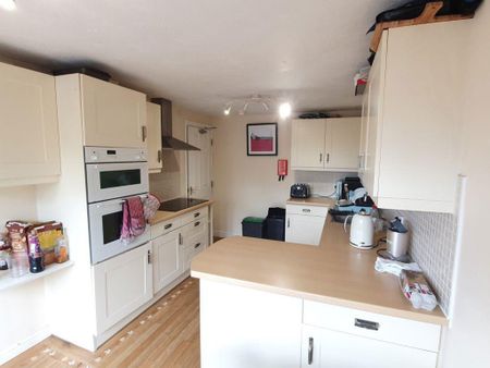 1 bedroom in a house share to rent - Photo 5